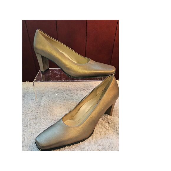 Vintage Parisian Signature Majestic Leather Pump Block Heel Square Toe 7.5N Gold - Picture 1 of 4